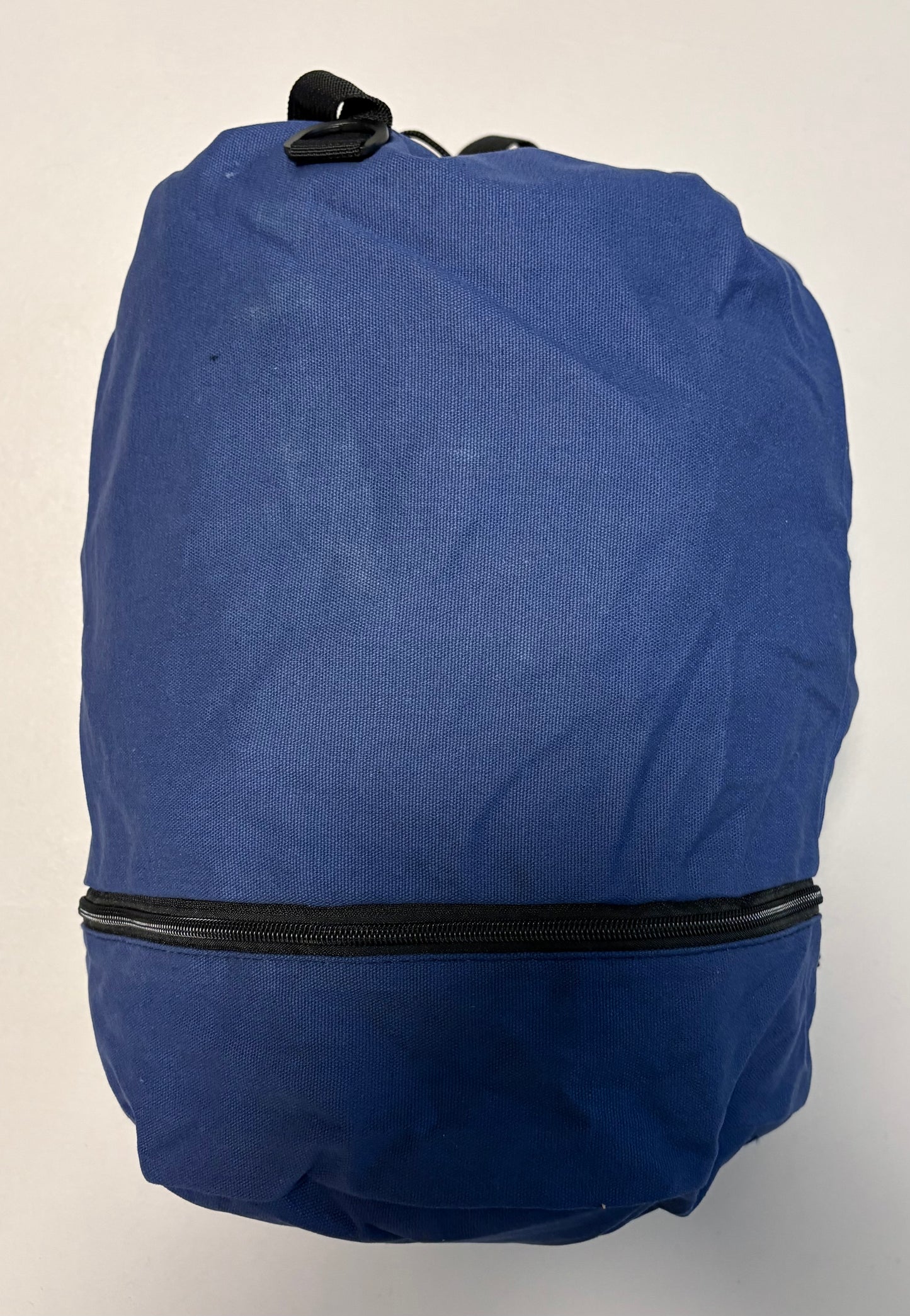 Sportsack oder Seesack mit seiner separaten Nasszone